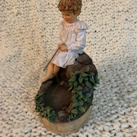 Peace Girl Fishing figurine, 2002. Vintage. - Picture 3 of 5